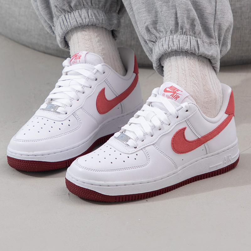 耐克女鞋新款AIR FORCE 1空军一号板鞋红色LOGO运动休闲鞋 FQ7626