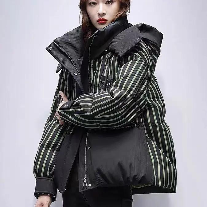 时尚白鸭绒羽绒棉服女2023冬设计感小众今年流行小个子爆款短款外