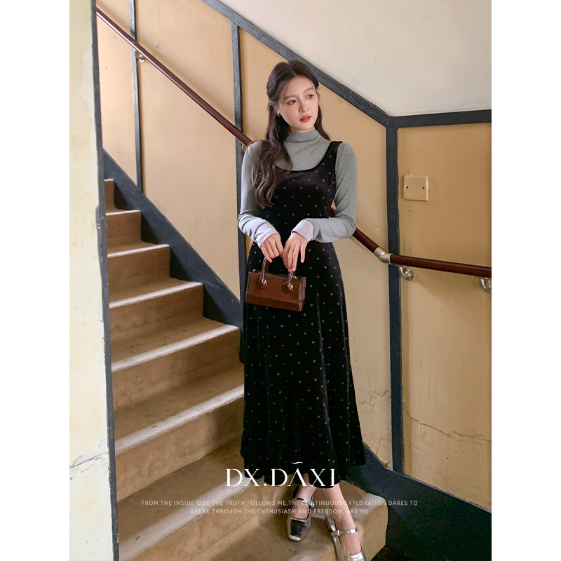 代大喜【绒感慕斯】显瘦收腰简约气质时尚连衣裙冬季新款叠穿长裙