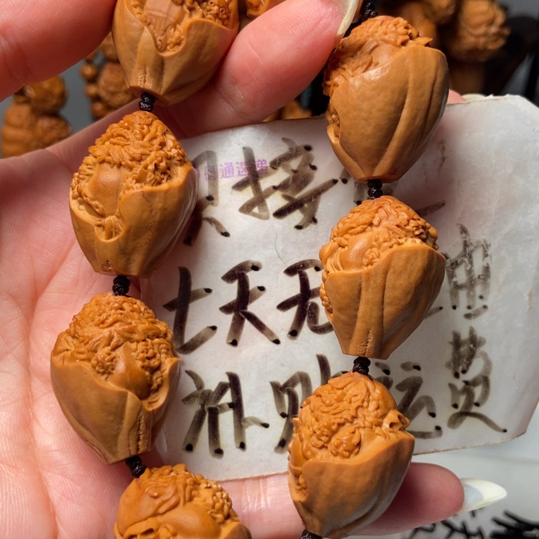 橄榄核核雕包衣钟馗