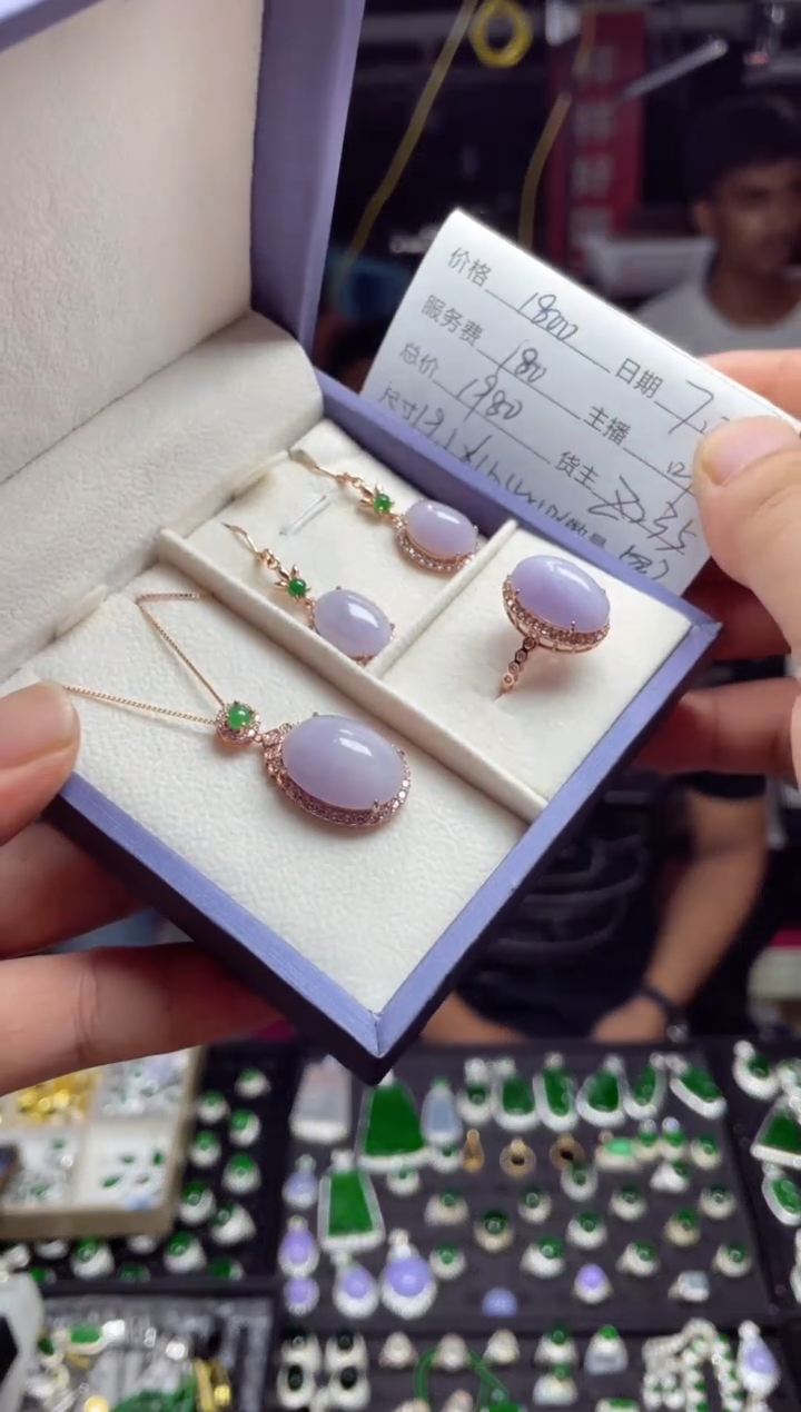 【闪购商品】定制翡翠未镶嵌0832417375多样性发货