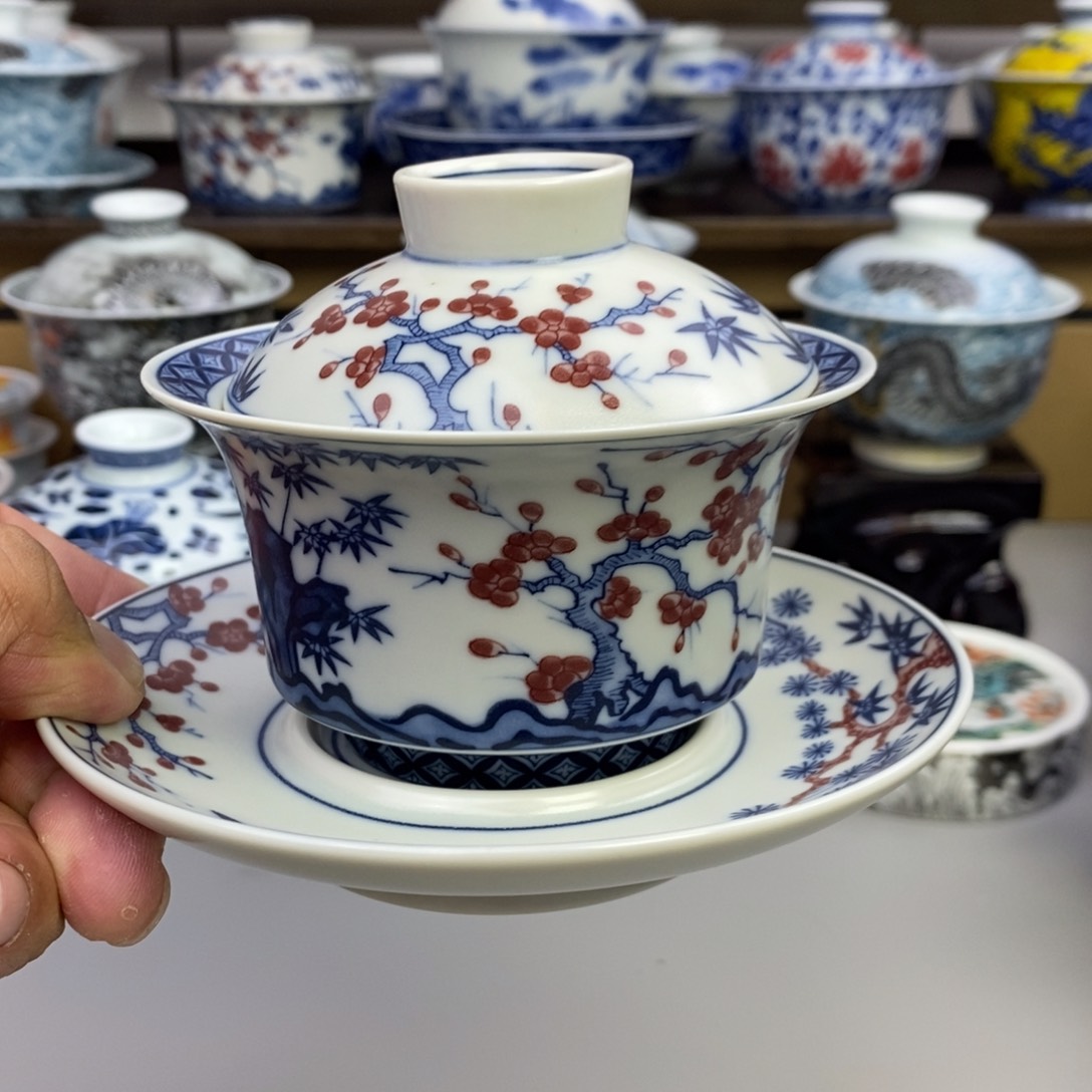 青花梅兰三才盖碗