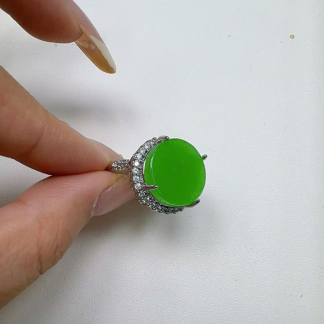 925翡翠阳绿圆牌无事牌戒指