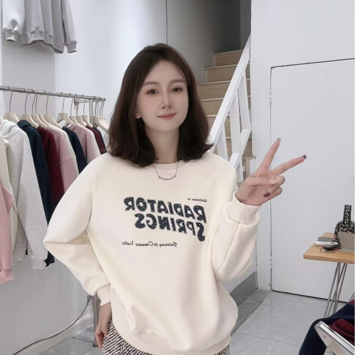 小桠家-2025冬季新款加绒卫衣印花RADIA两排字母-休闲时尚百搭