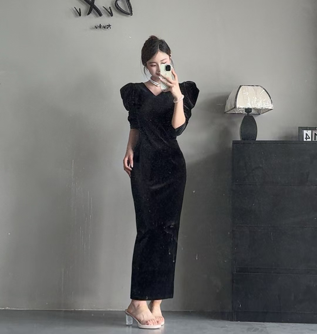 赫本风法式高级感礼服丝绒连衣裙女秋冬御姐气质修身内搭包臀长裙