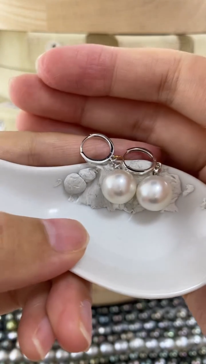 【闪购商品】海水珍珠耳饰18K金镶嵌海水珍珠耳饰10-11mm