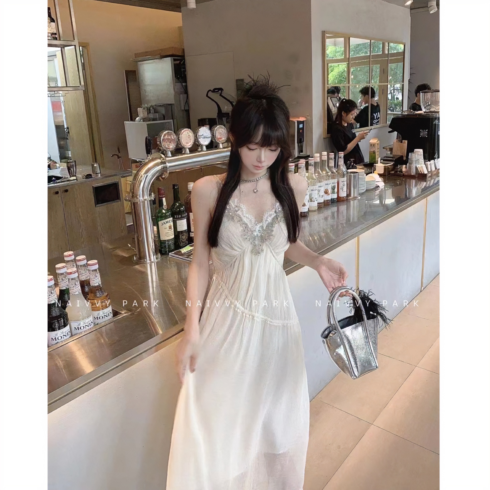 NAIVVY【雨夜巴黎】现货性感气质小众设计法式浪漫V领吊带连衣裙