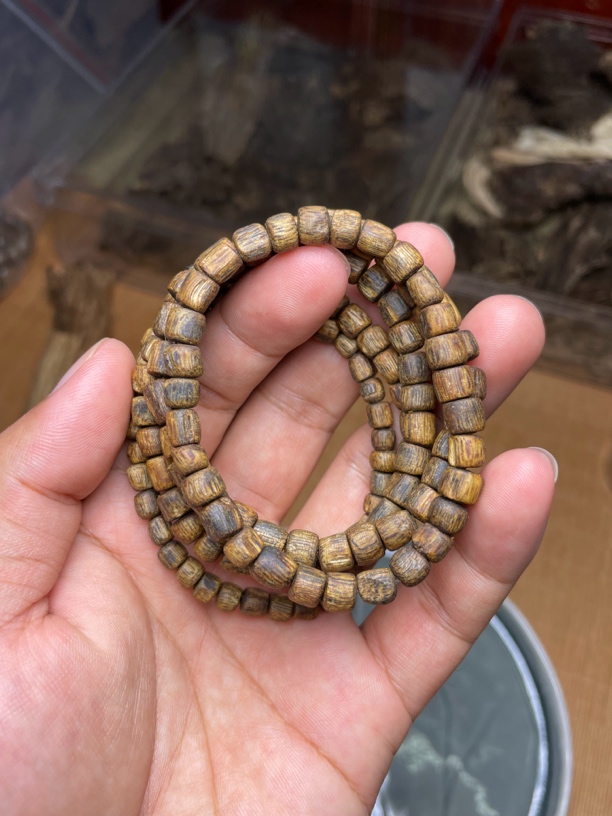 3克左右海南绿棋楠随型手串