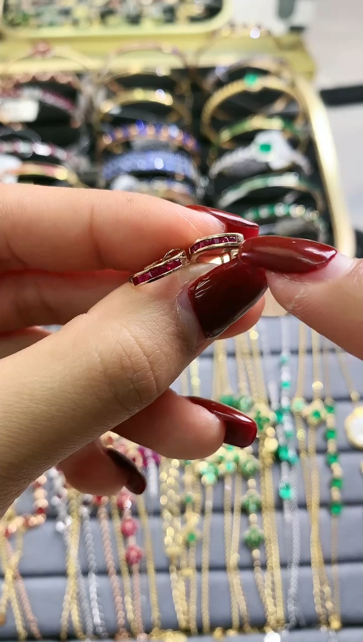 【闪购商品】红宝石耳扣18K金镶嵌.
