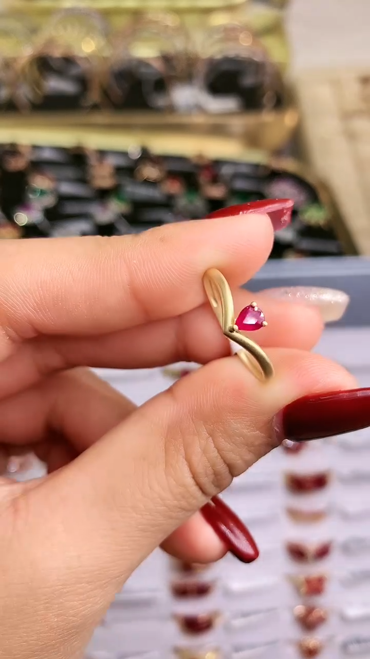 【闪购商品】红宝石戒指18K金镶嵌.
