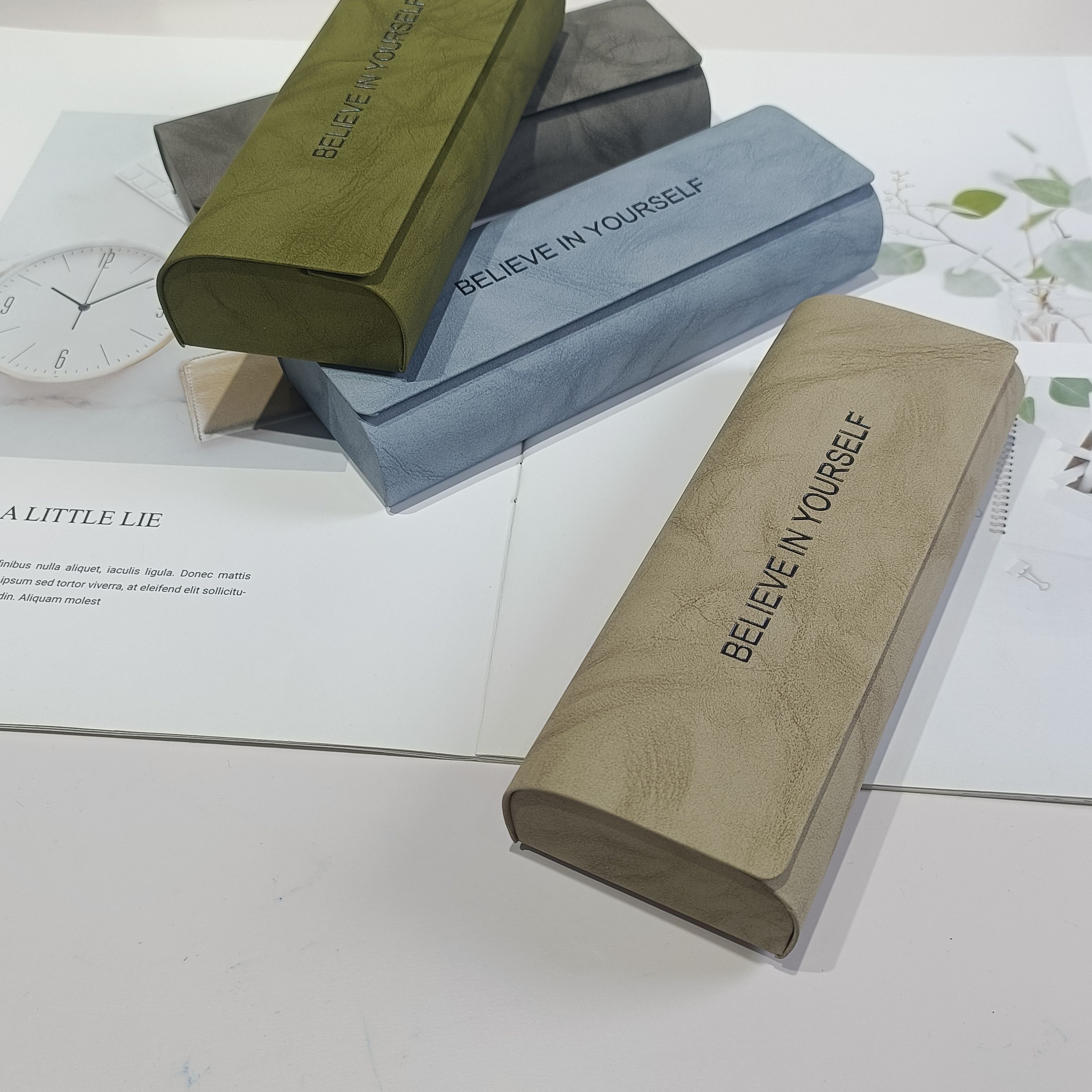 工厂直销眼镜盒批发高颜值防摔抗压简约磁吸近视镜盒定制可做LOGO