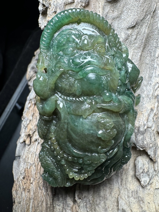 糯化翡翠A货种老肉细水头足纯手工雕刻蛤蟆挂件