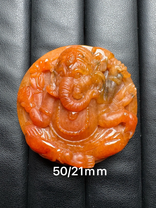 翡翠红加绿手镯心精雕六臂象神圆形大吊坠