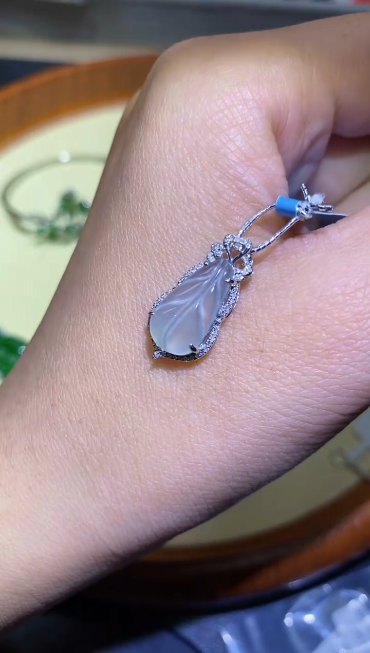 【闪购商品】翡翠118K金镶嵌芭蕉叶