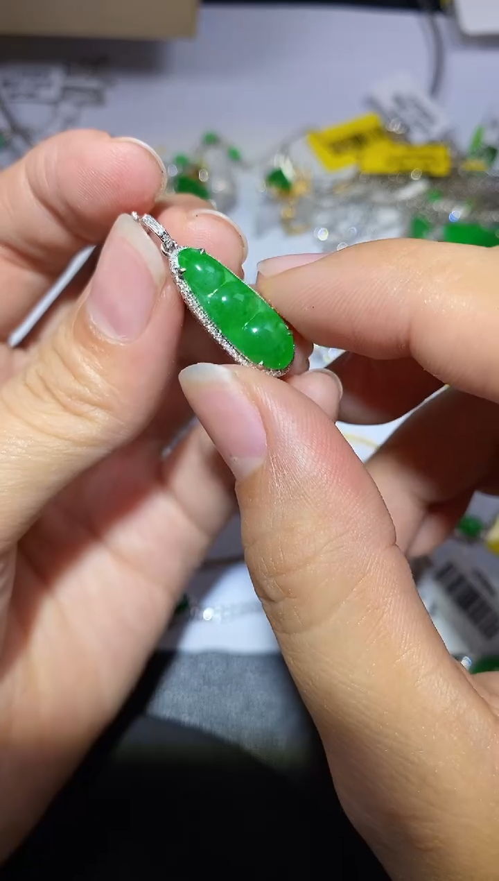 【闪购商品】翡翠吊坠(不含链)18K金镶嵌18k金吊坠