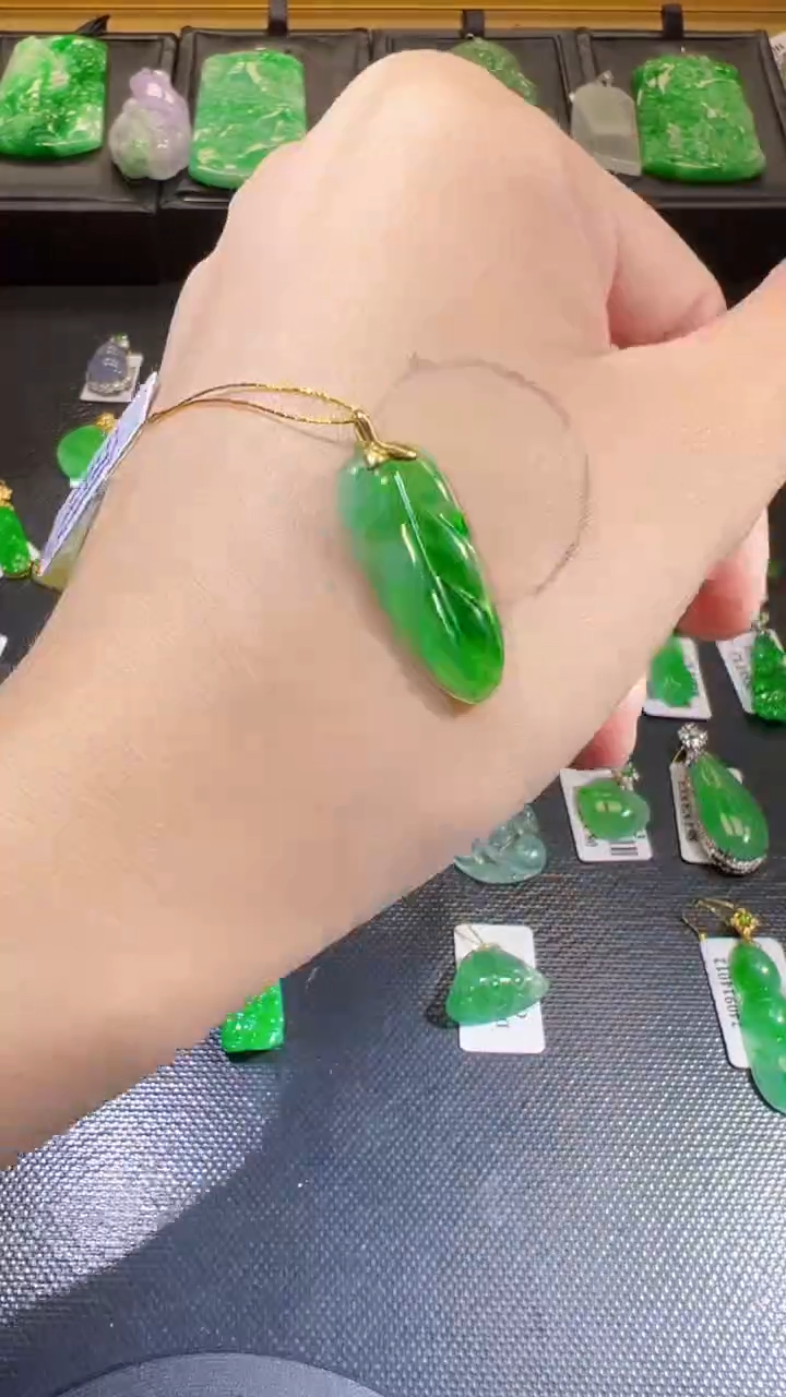 【闪购商品】翡翠颈饰18K金镶嵌我