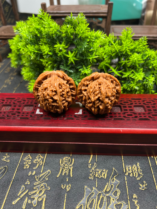 一对核桃精挑满肉