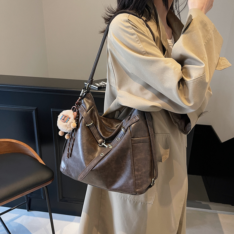 原创秋冬大容量双肩包女2025新款复古休闲单肩斜挎包通勤托特包包