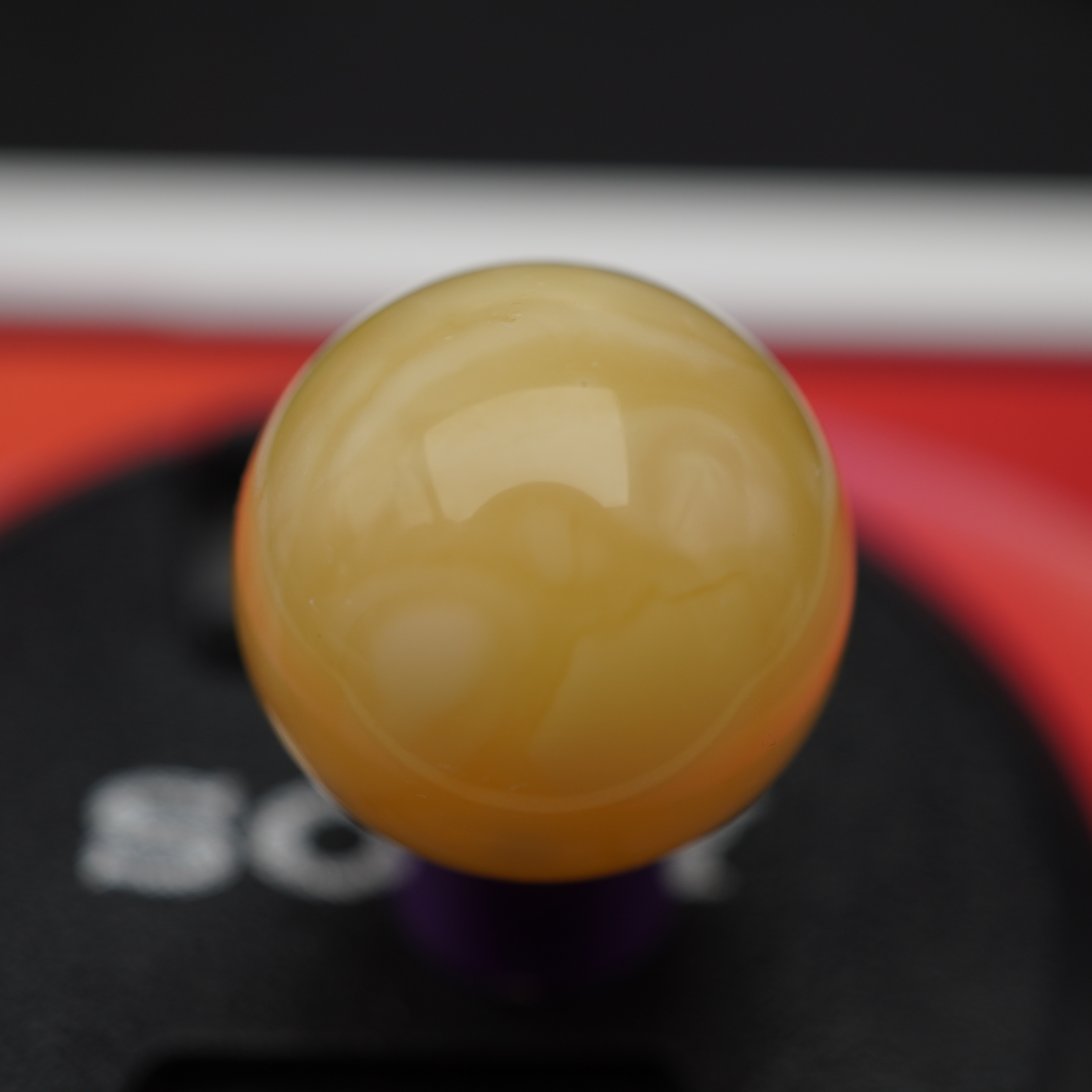 孤品17.8直径瑕疵蜜蜡珠有植物点沁色表面光滑 编号168