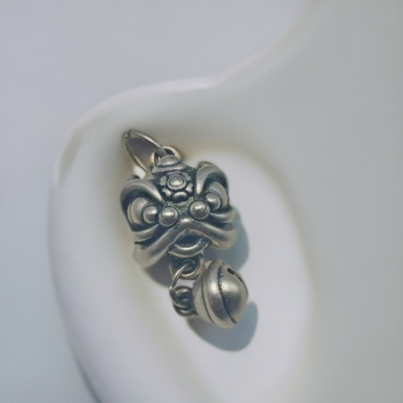 足银银制品 醒狮带铃铛吊坠手链/项链配件