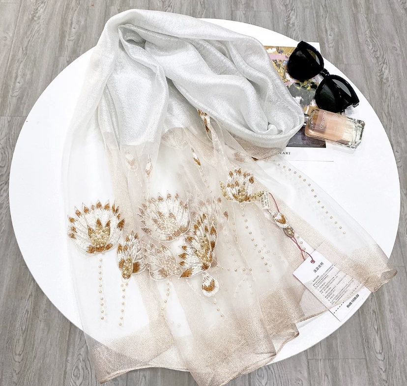 大瑕疵白色不挑花型丝巾秋冬时尚高档长巾