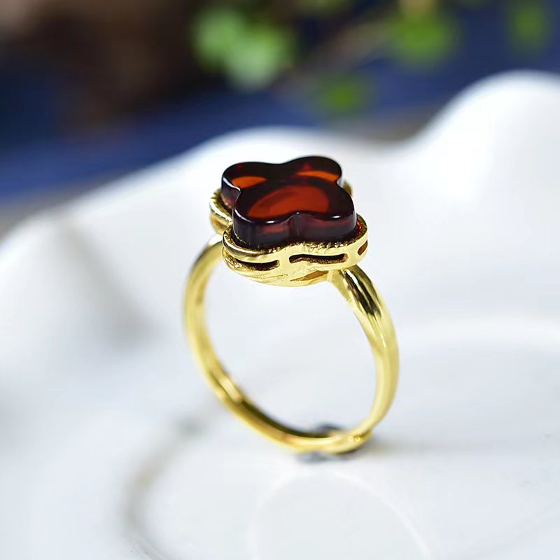 【亿琳珠宝】天然血珀四叶草戒指时尚气质百搭精美女款多样性发