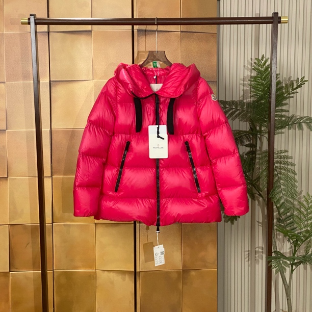 Moncler Serin玫红色刺绣徽标logo连帽羽绒服/1码/全新原吊/23014