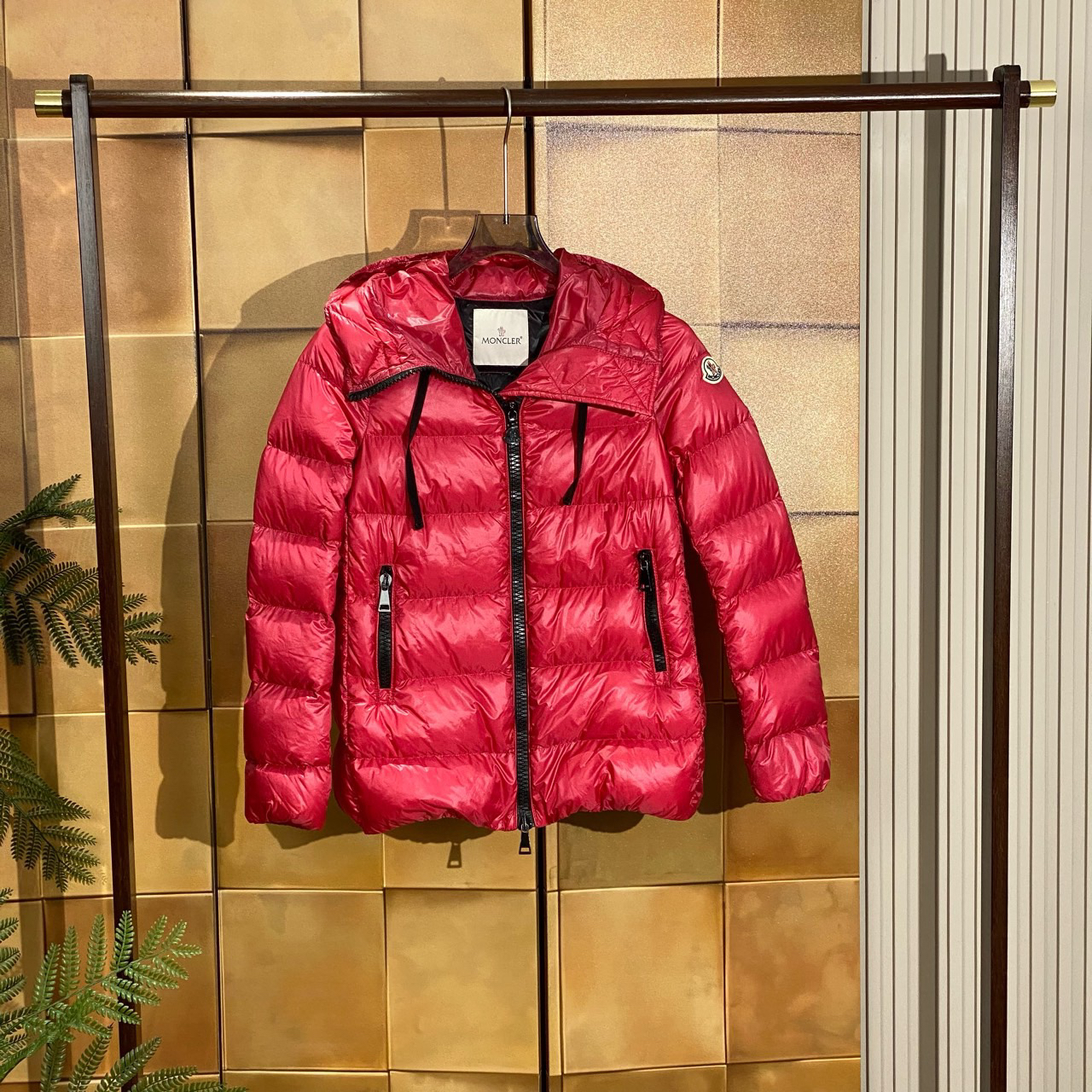 Moncler Serinde红色徽标刺绣连帽羽绒服/00码/98新/23015