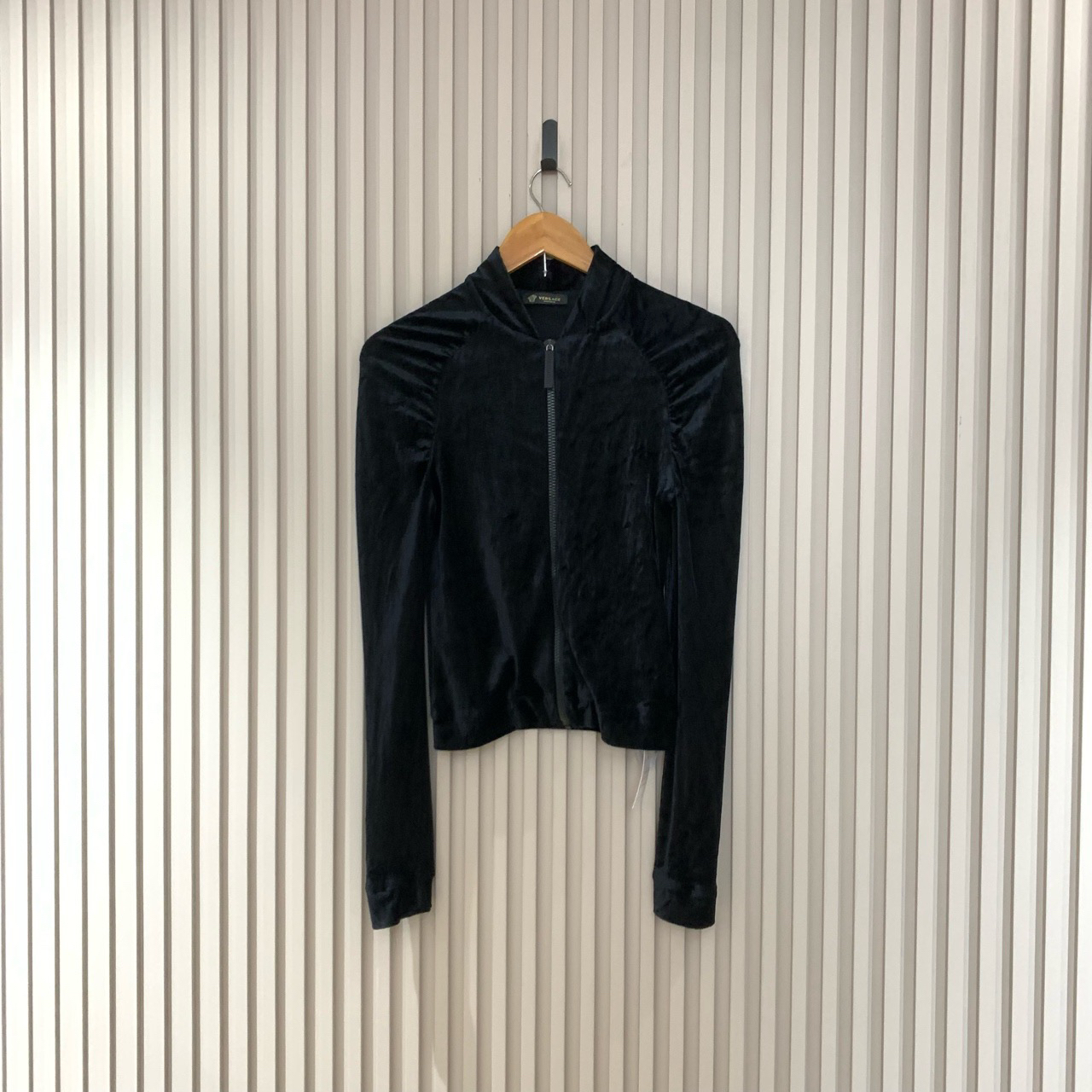 Versace范思哲天鹅绒刺绣美杜莎拉链外套/1码/99新/11583