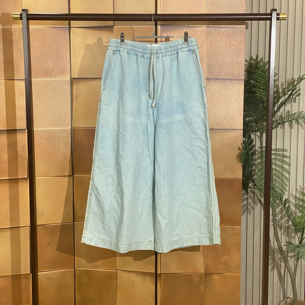 Loewe 23ss新款水洗蓝浮雕字母logo牛仔裤/m码/98新/女24312