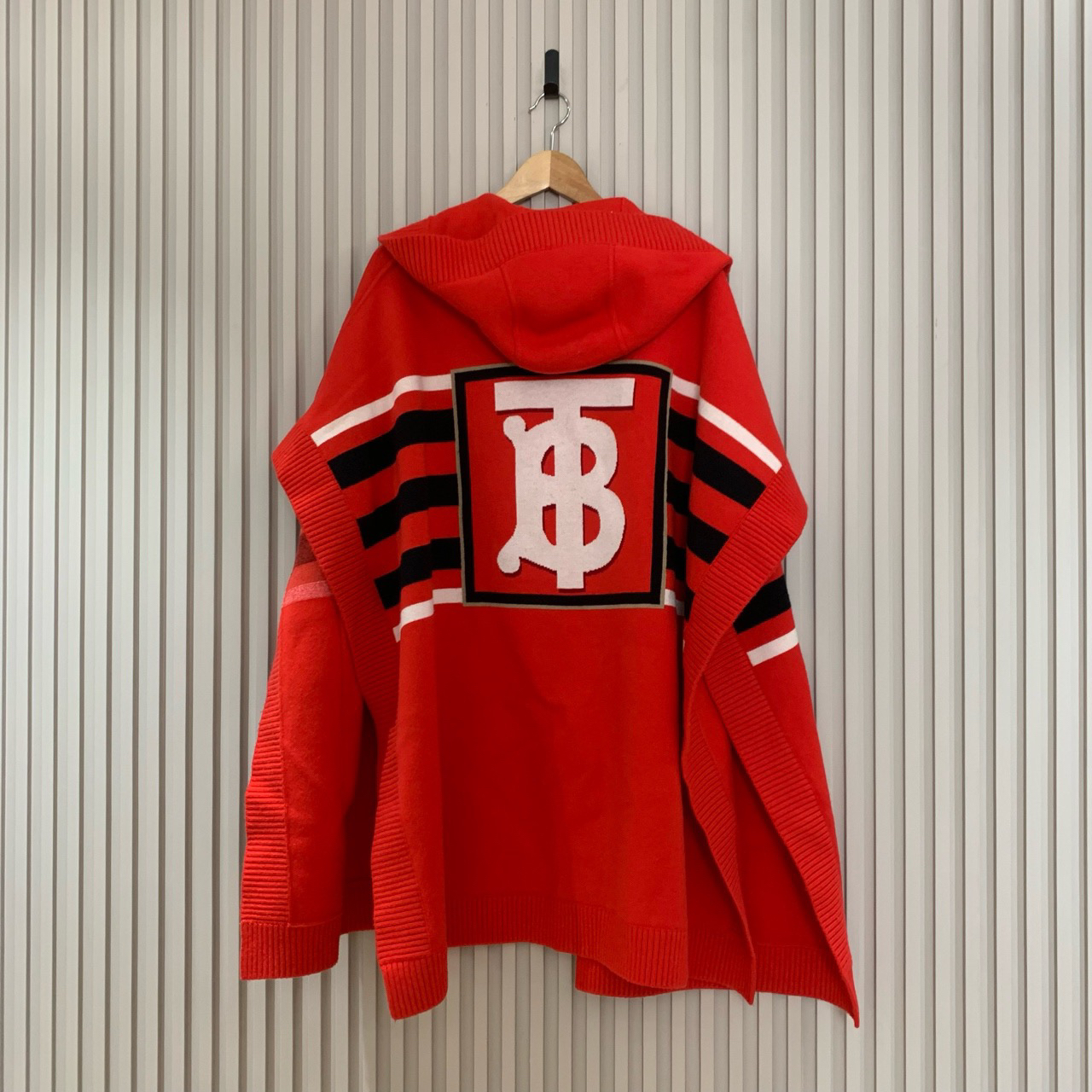 Burberry爆款红色条纹大TB羊毛披肩/均码/99新/13767