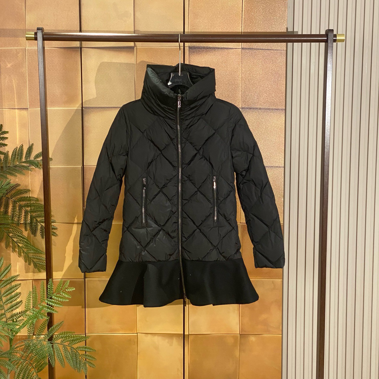 Moncler Vouglans黑色菱形格裙摆羽绒服/00码/99新/25946