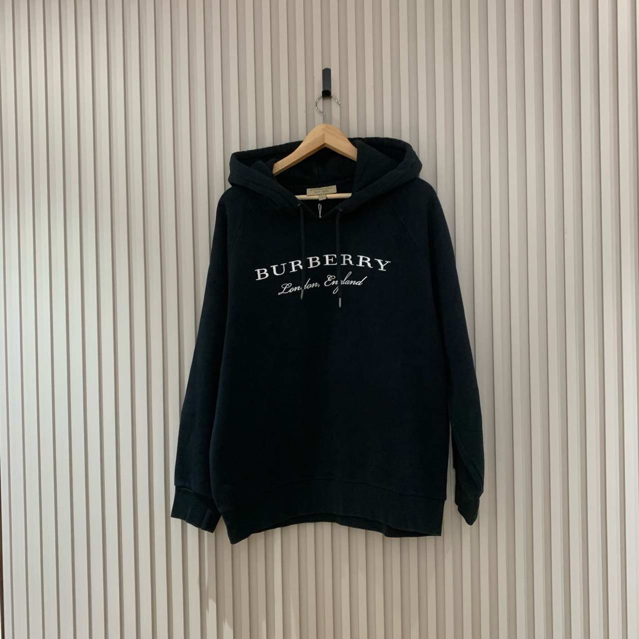 Burberry 黑色刺绣字母logo签名帽衫/L码/全新/12603