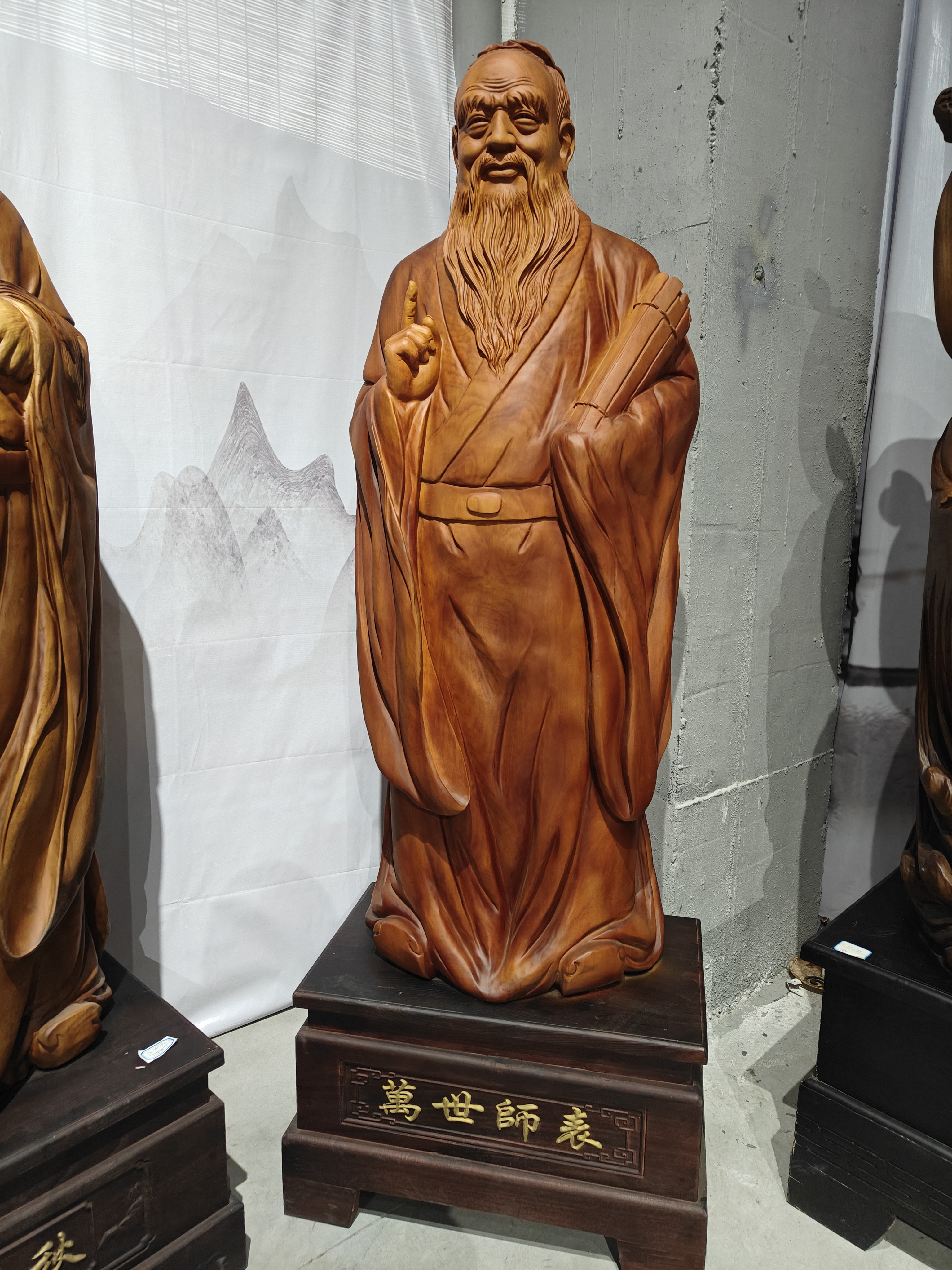 木雕工艺品（花梨木-孔子）匠心制作一体成型长66宽39高193