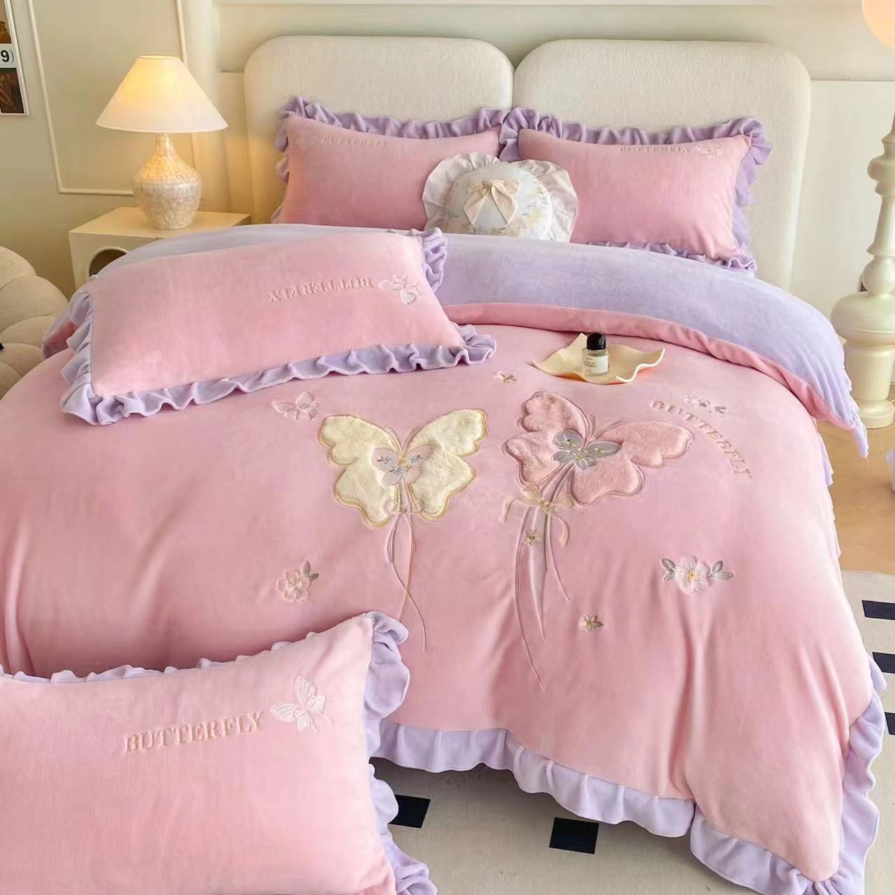 2024款冬季保暖重工刺绣全消光牛奶绒花边四件套--凯瑟琳（轻奢粉）