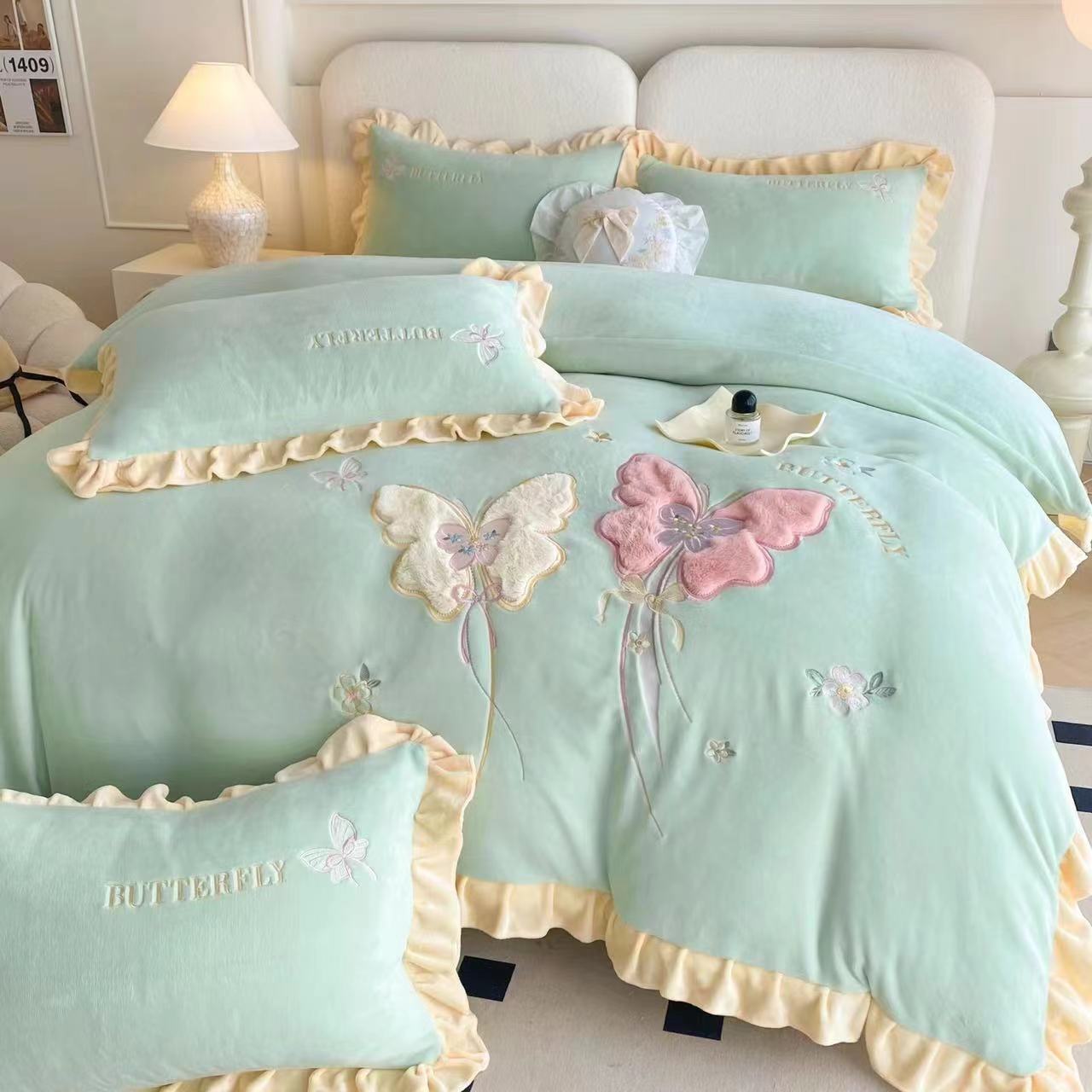 2024款冬季保暖重工刺绣全消光牛奶绒花边四件套--凯瑟琳（青春绿）