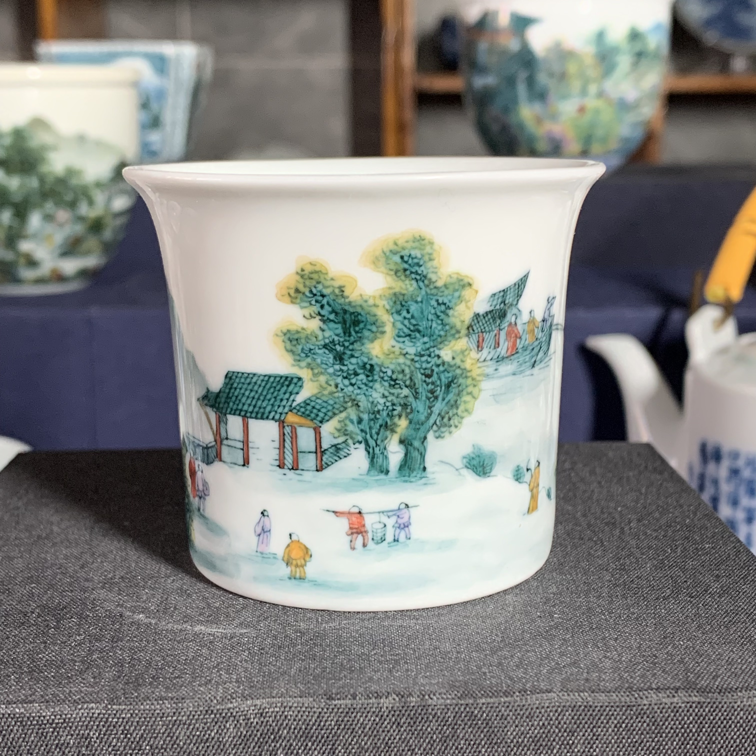 青远堂柴窑釉下白瓷五彩山水主人杯茶杯