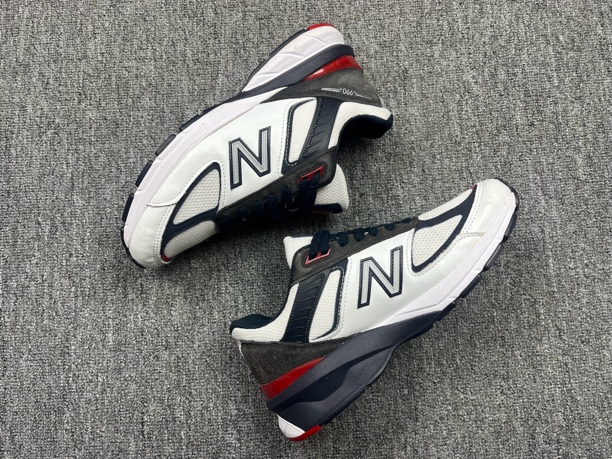 99新 NEW BALANCE 跑鞋/烁/41.5码/New Balance/NB 990 V5