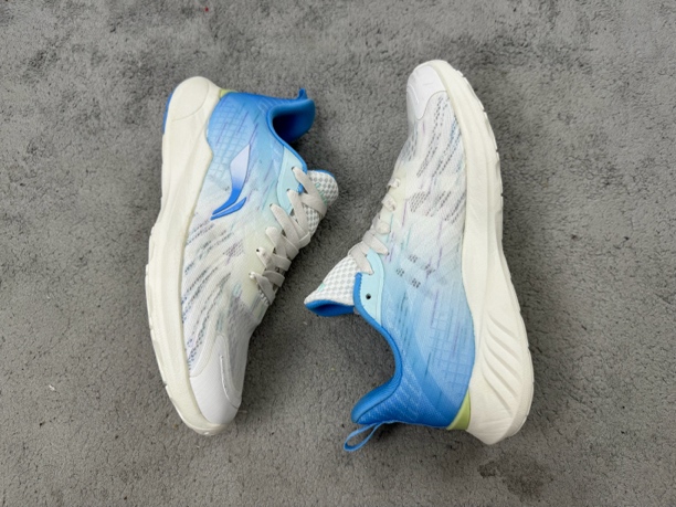 全新未使用 LI-NING/李宁 全新无盒S/李宁/轻逸白蓝/40码