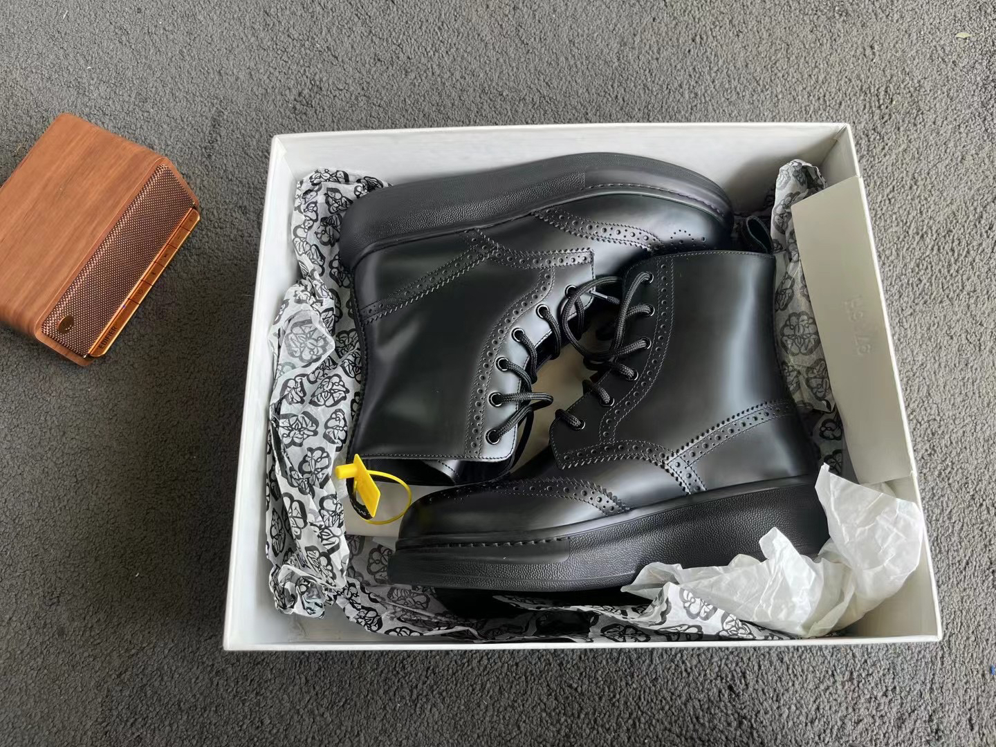 全新未使用 Alexander McQueen/亚历山大·麦昆 马丁靴 /40码 全新