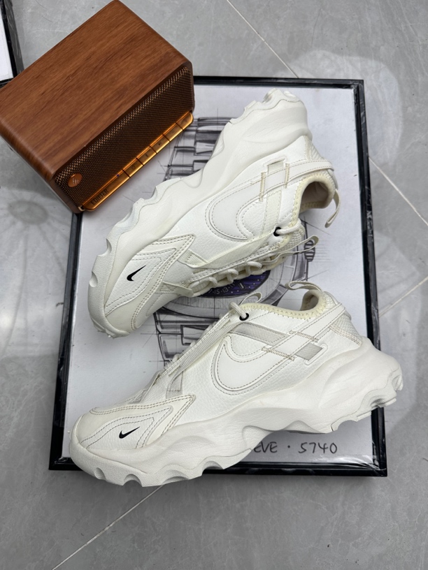 95新 NIKE/耐克 杰/37.5码 / 耐克 / TC 复古 跑鞋 白帆