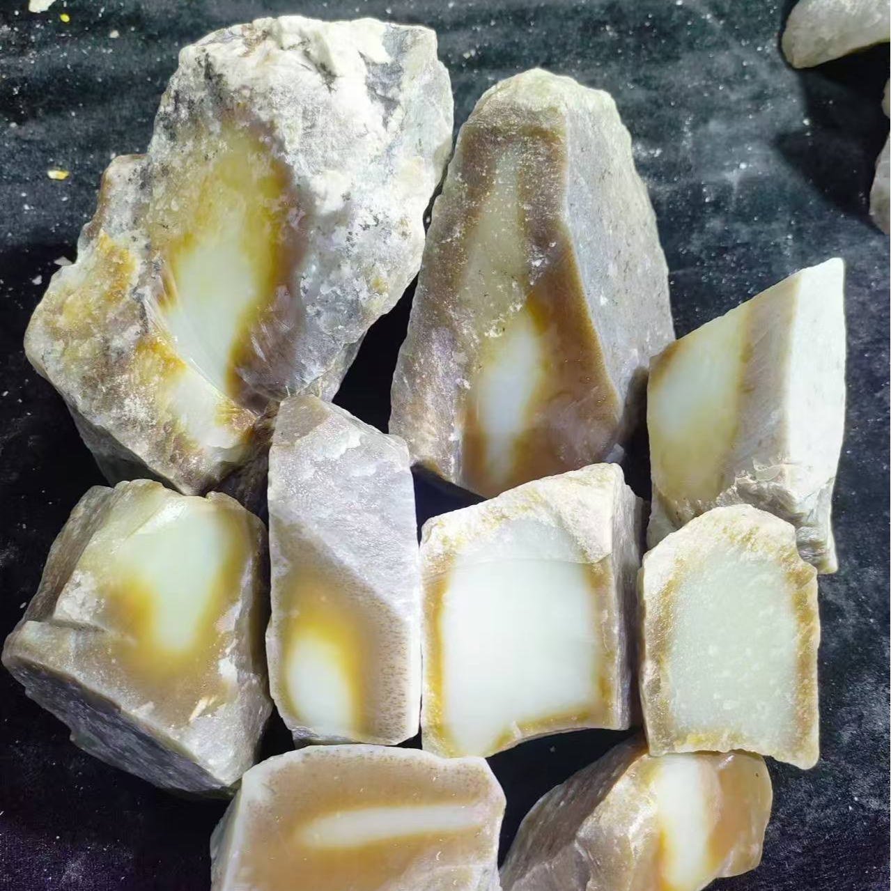 新疆天然且末料子观赏石盆景石