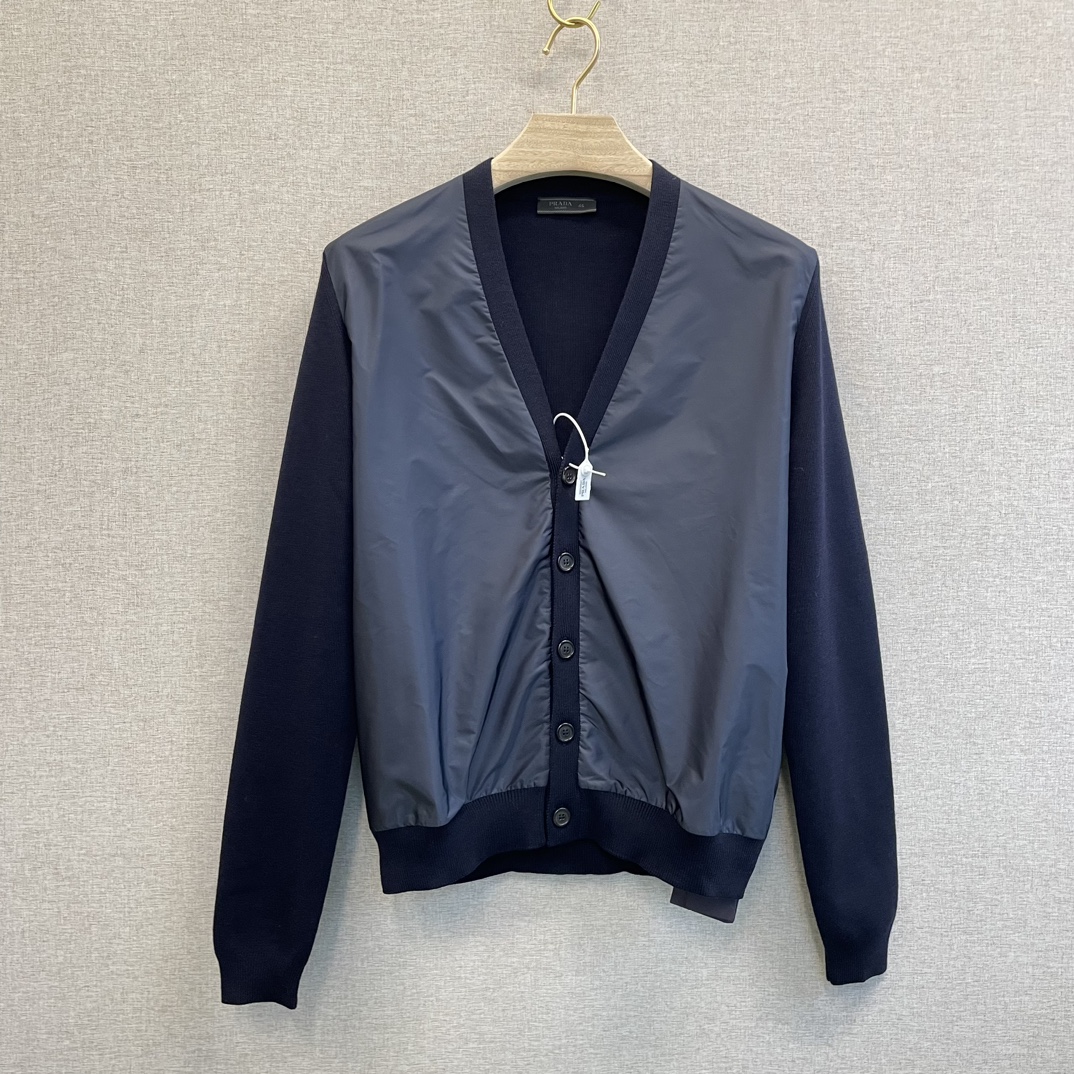 全新未使用 Prada/普拉达  男士藏青色开襟衫 MKN20107