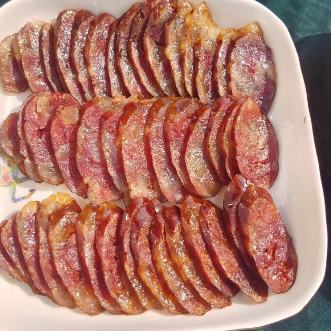 农家柴火烟熏腊肉麻辣香肠传统