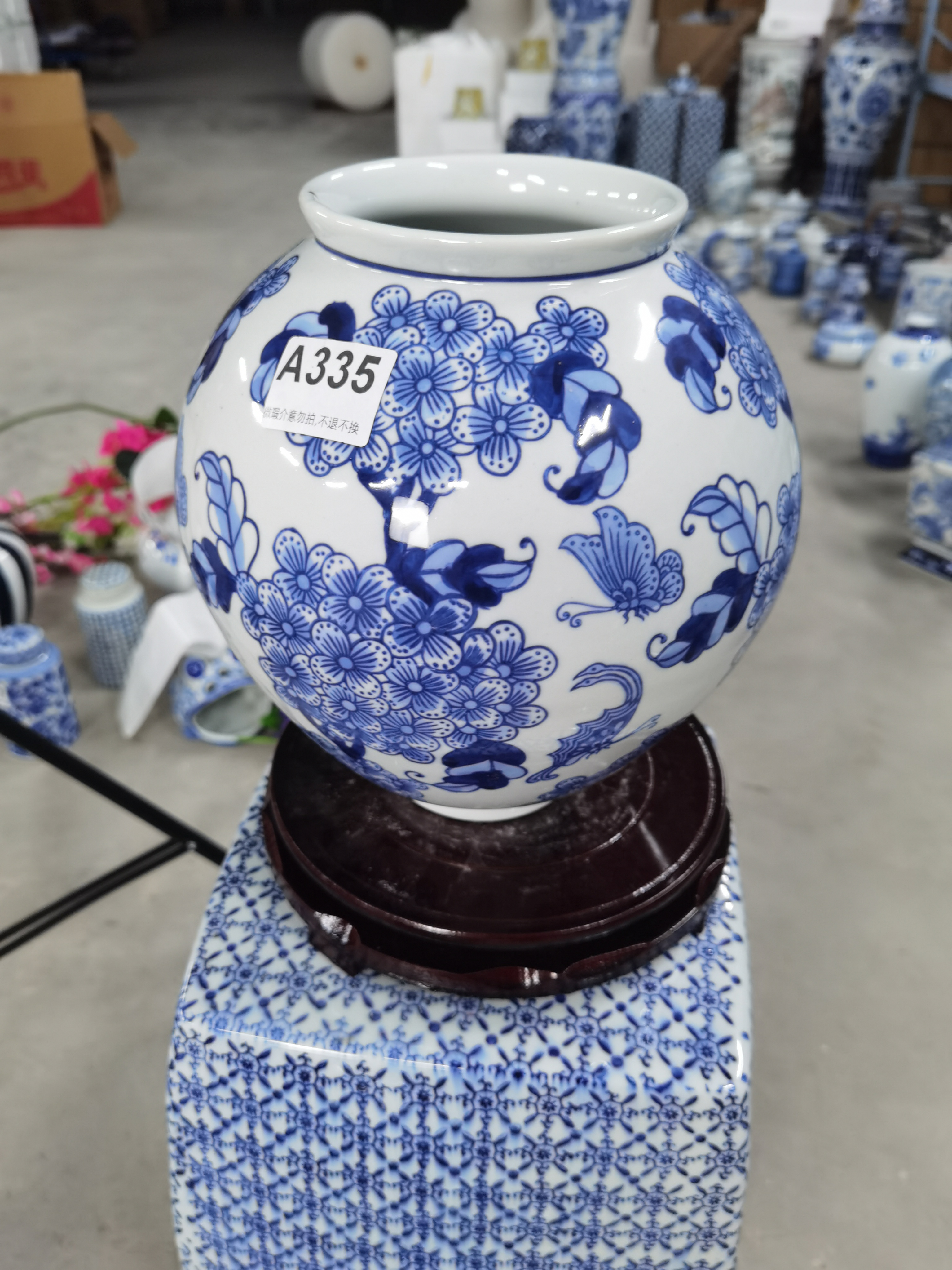 尚品青花陶瓷花瓶摆件 微瑕介意勿拍
