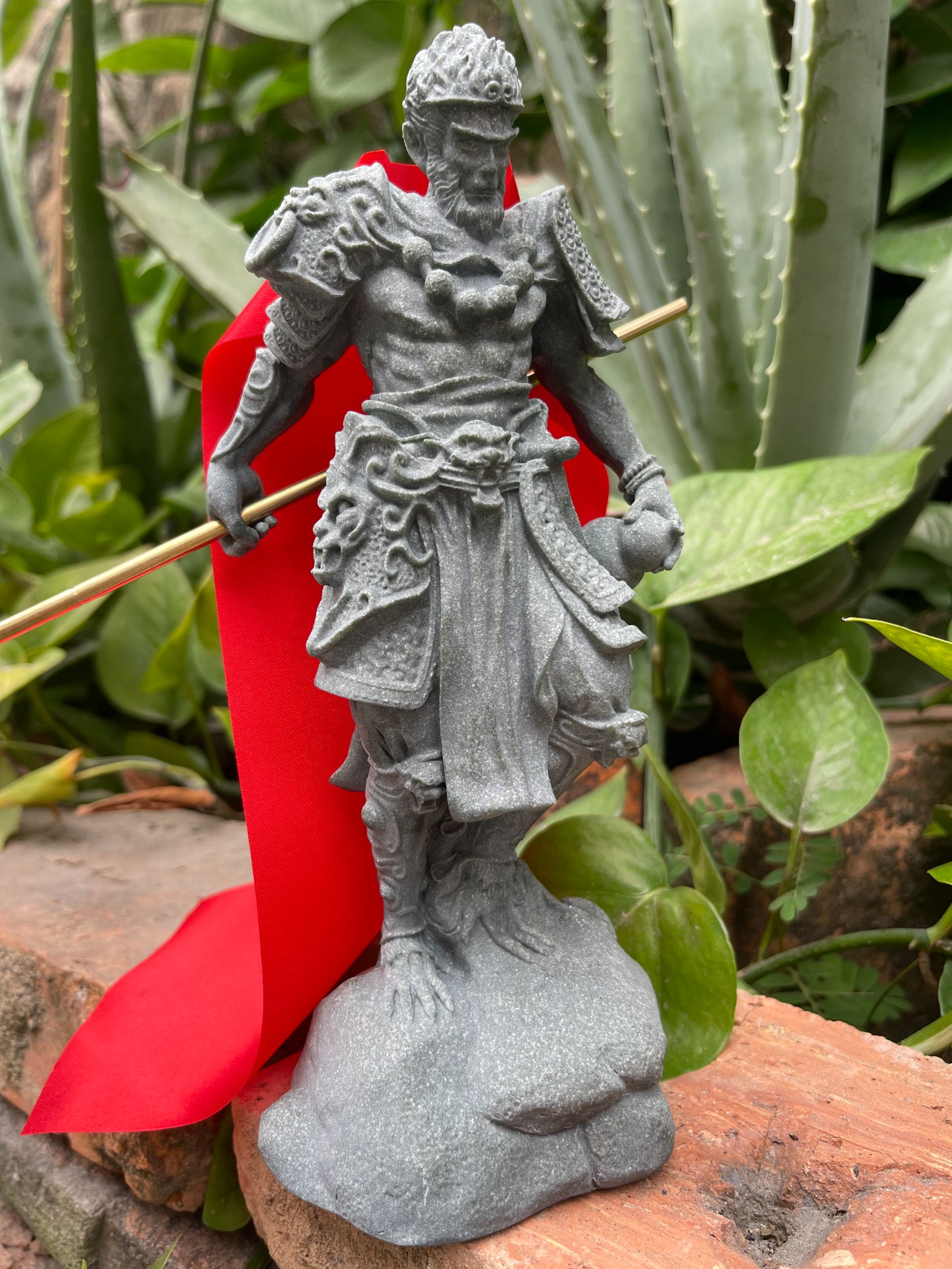 新款站立斗战胜佛黑悟空摆件茶室玄关摆件茶宠雕刻创意摆件