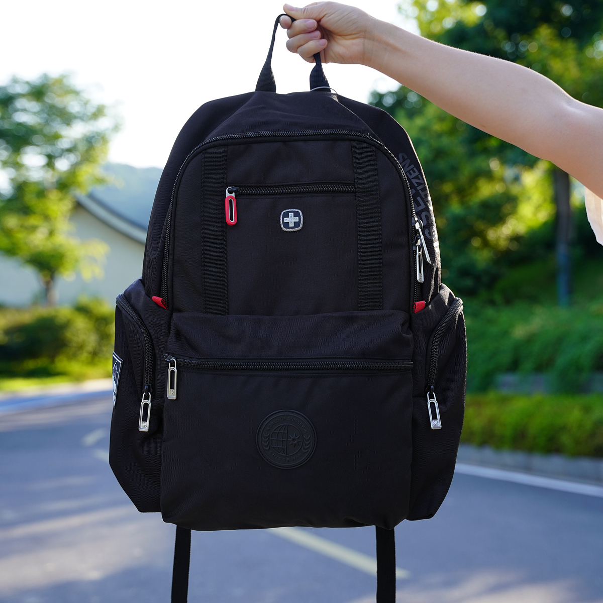 E79双肩男大容量旅行包防泼水电脑初中高中大学生书包通勤日背包