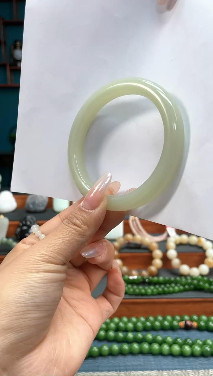 【闪购商品】和田玉手镯未镶嵌晴水手镯发一支