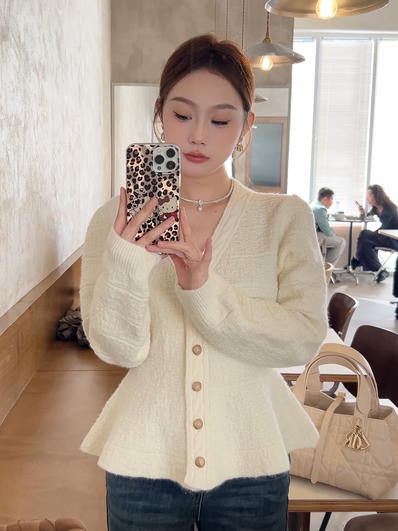 【吕亿studio】法式泡泡袖珍珠扣针织开衫女秋冬新款短款V领荷叶边