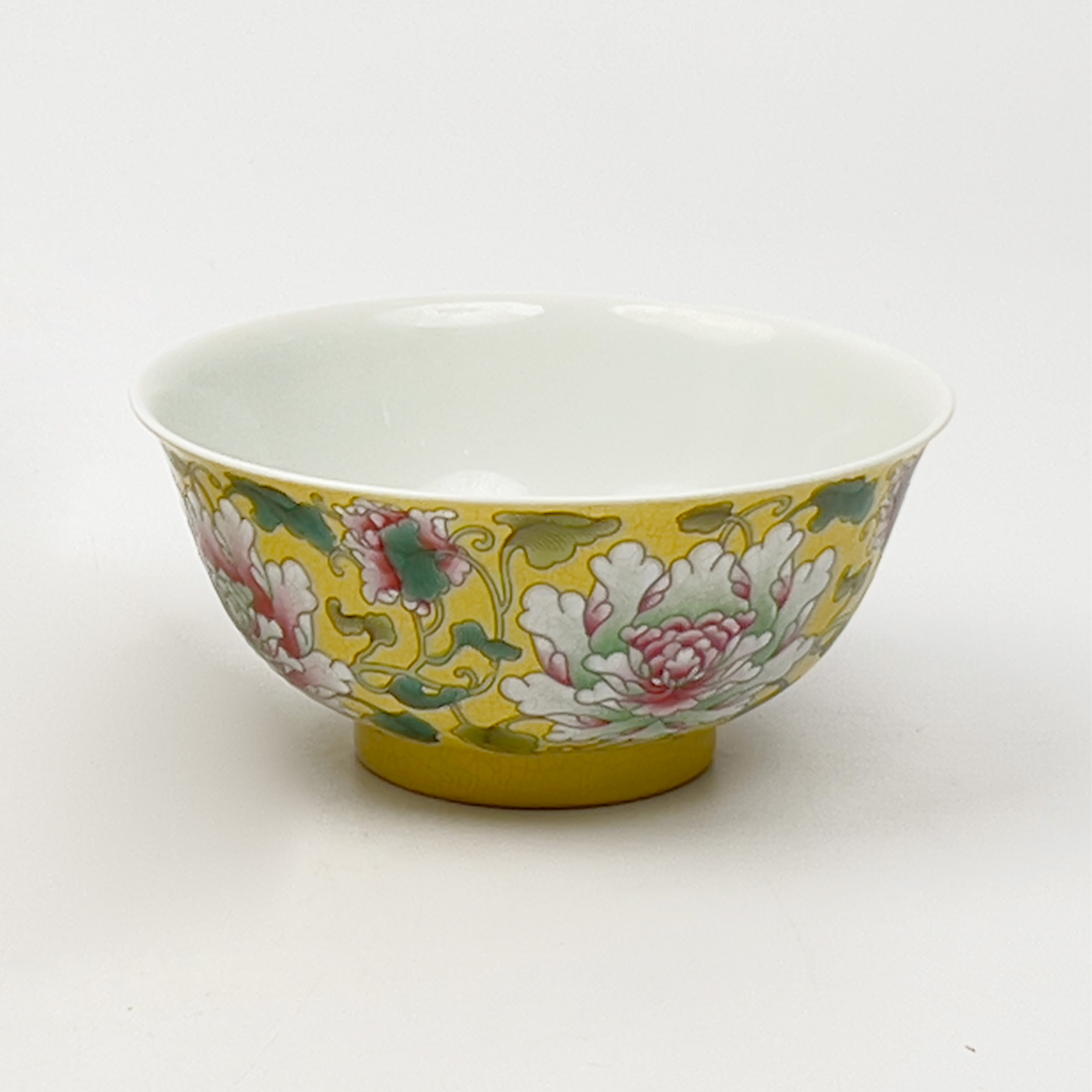 Z 2310-1146雍正 官窑黄地珐琅彩富贵牡丹碗古陶瓷